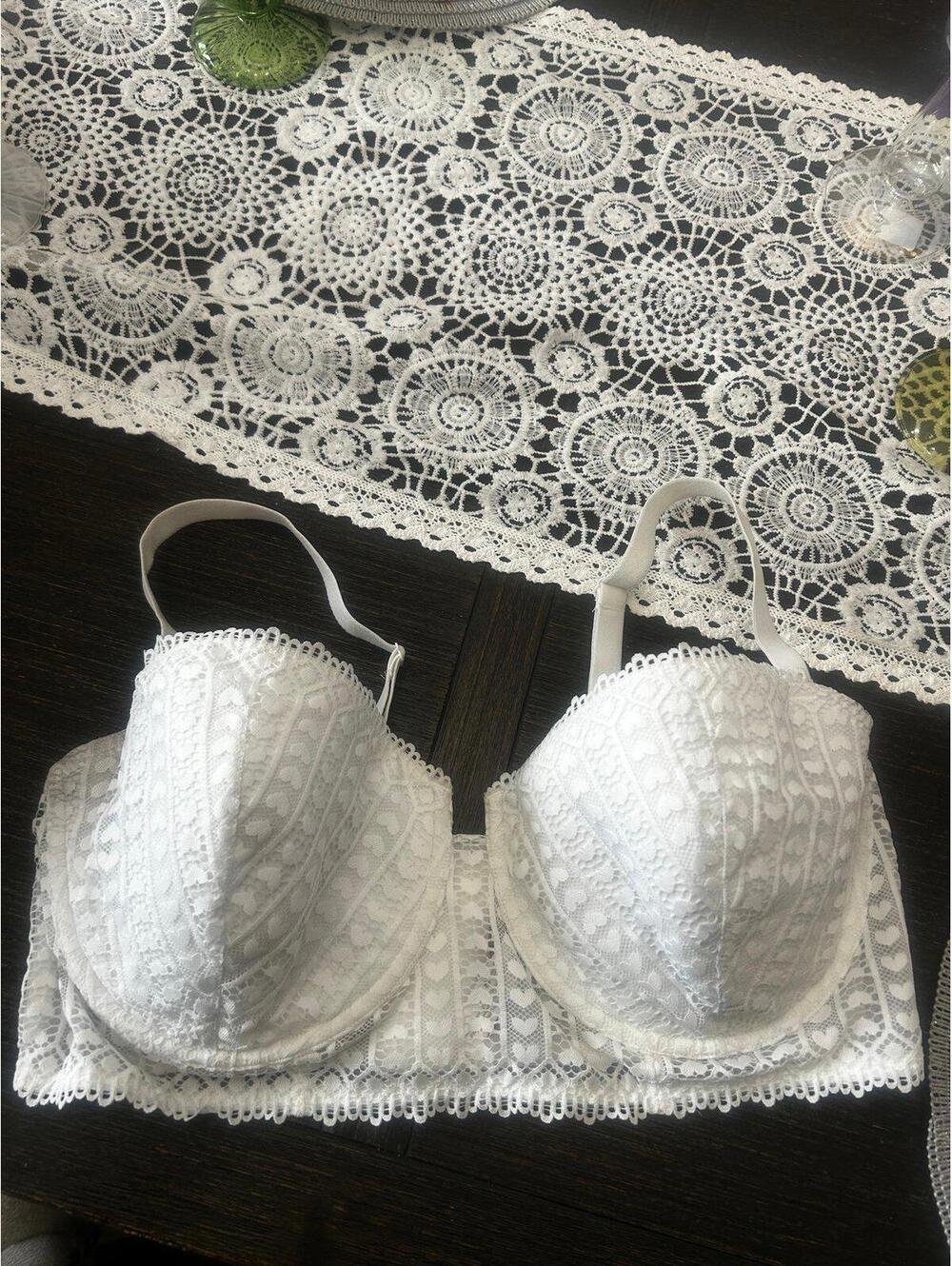 Adore Me gorgeous lace white bra size 40DDD